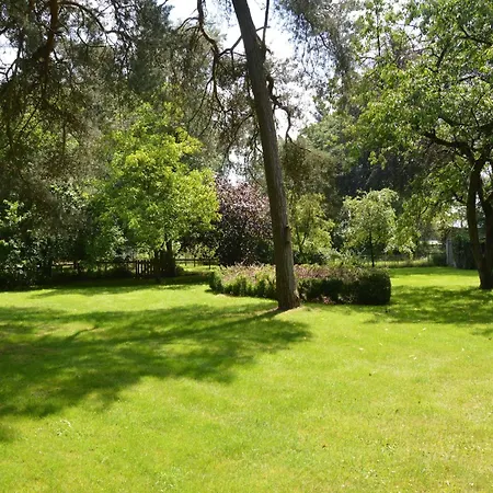 In With Garden, Cleaning Included בית נופש