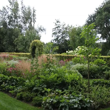 In With Garden, Cleaning Included *